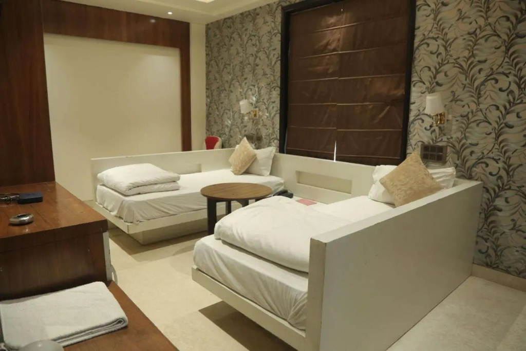 Lobby & Reception