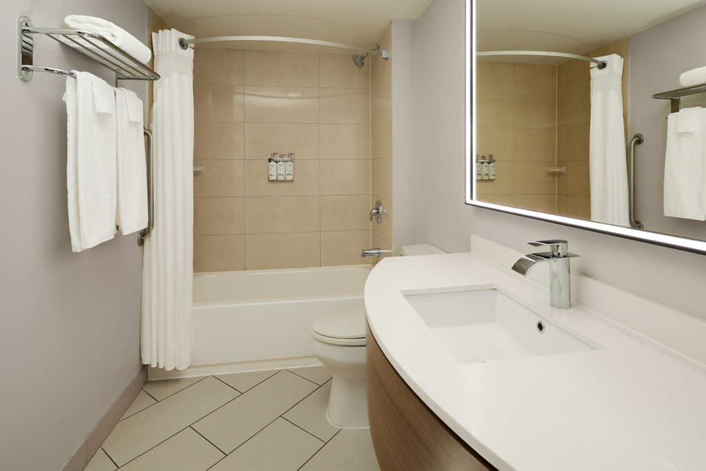 Holiday Inn & Suites Montreal Airport by IHG - Général