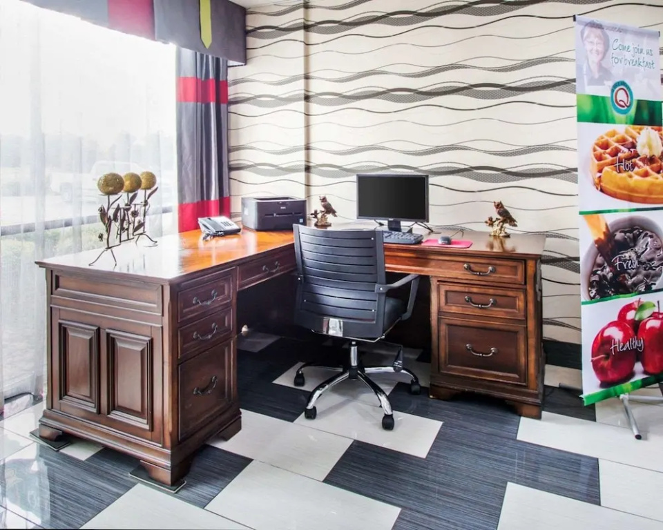 Lobby & Reception