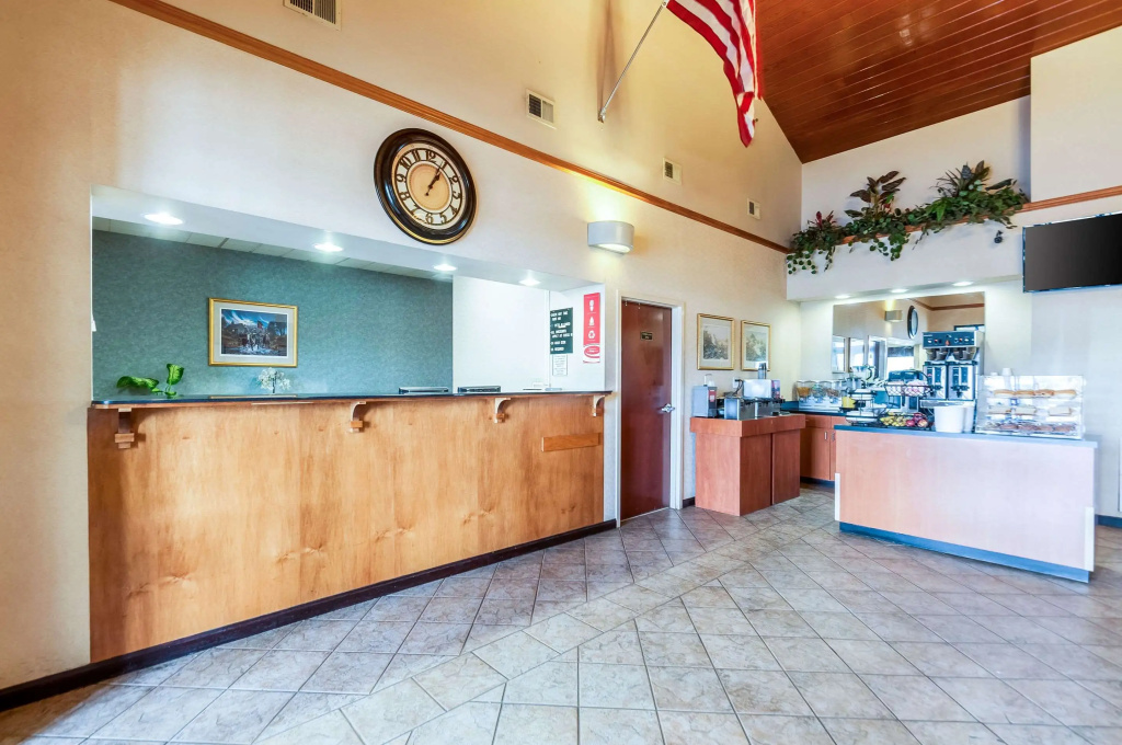 Lobby & Reception