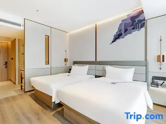 Double Suite with city view (twin beds)