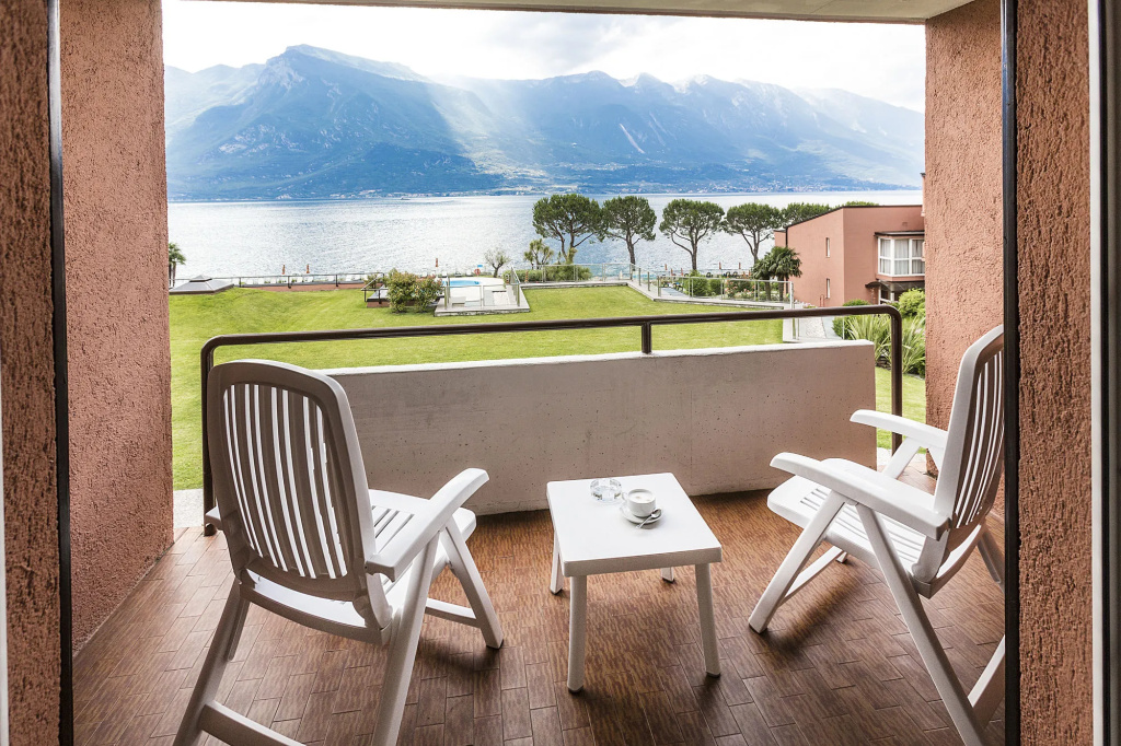 Balcony & Terrace