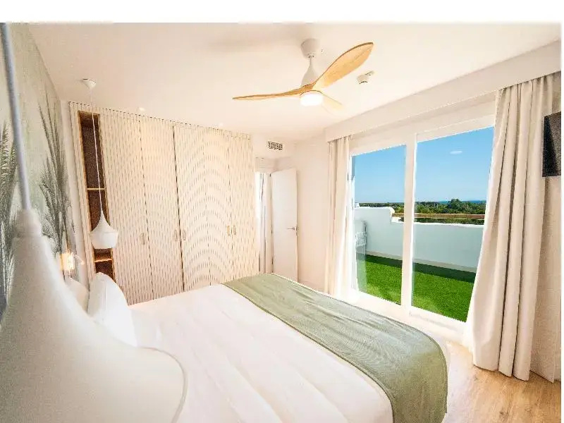 1 Bedroom Apartment with balcony and with sea view