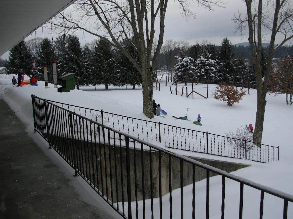 Red Carpet Inn On The Lake