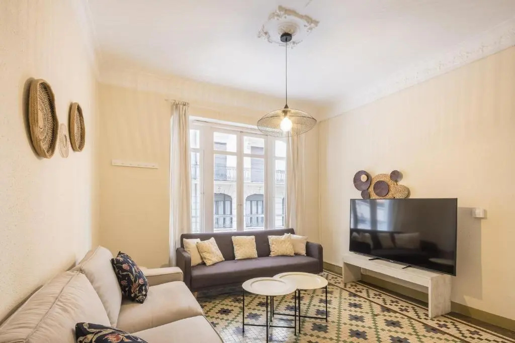 4 Bedrooms Apartment