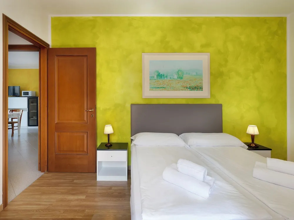 1 Bedroom Standard Apartment with balcony and with lake view