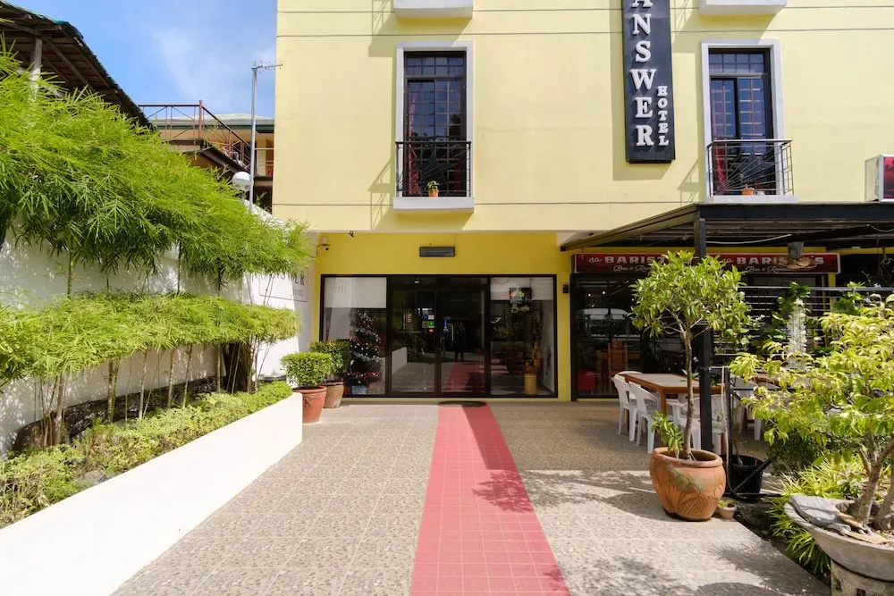 RedDoorz Plus @ West Nautical Road Puerto Galera