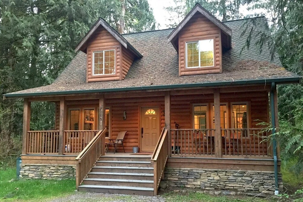 Glacier Springs Cabin 89 Cedar and Log Cabin Close to Skiing and Hiking