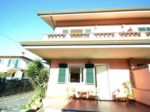 Luxurious Holiday Home In Montignoso With Garden