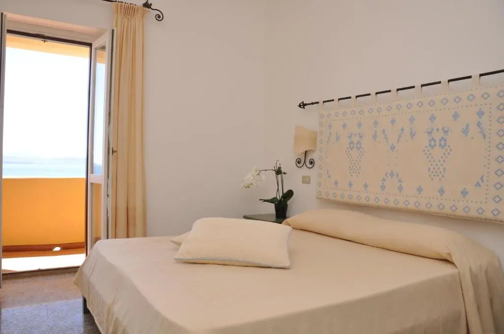 Deluxe Double room with sea view (full double bed)