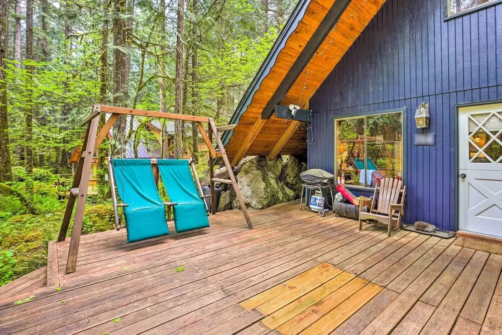 Peaceful Wooded Cabin By Mt. Baker Ski Area!