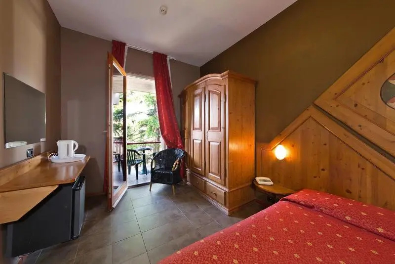Standard Double room with balcony (full double bed)