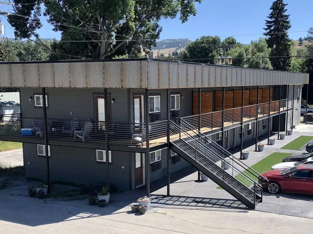 The Darmont Hotel and Suites