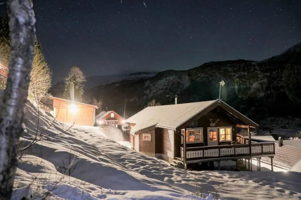 Cabin in Hodlekve with 5 bedrooms & hot tub.