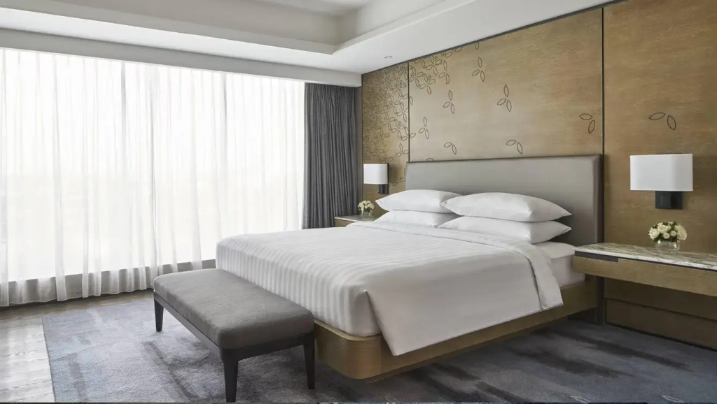1 Bedroom Executive Suite with pool view