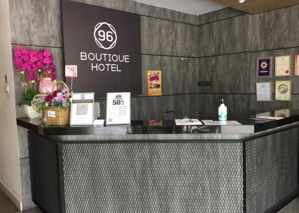 Lobby & Reception