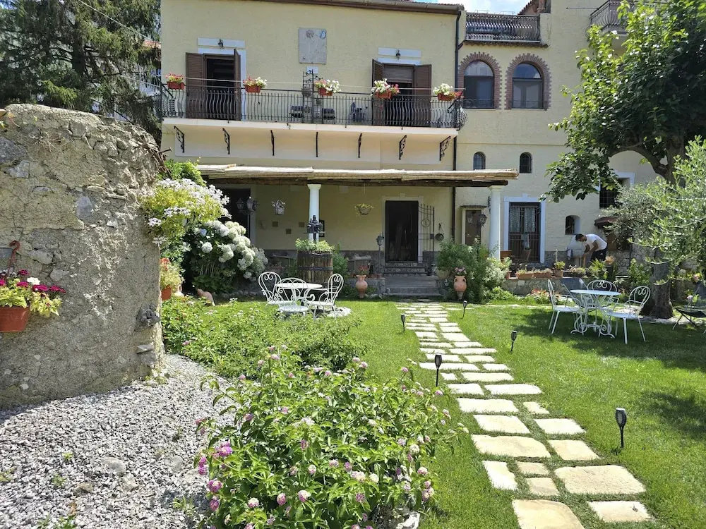 Tramonti Divini Amalfi Country House