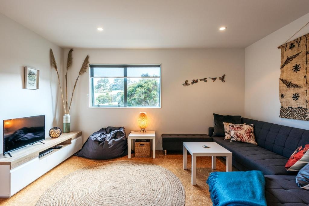 Treetop Retreat - Onetangi Holiday Home