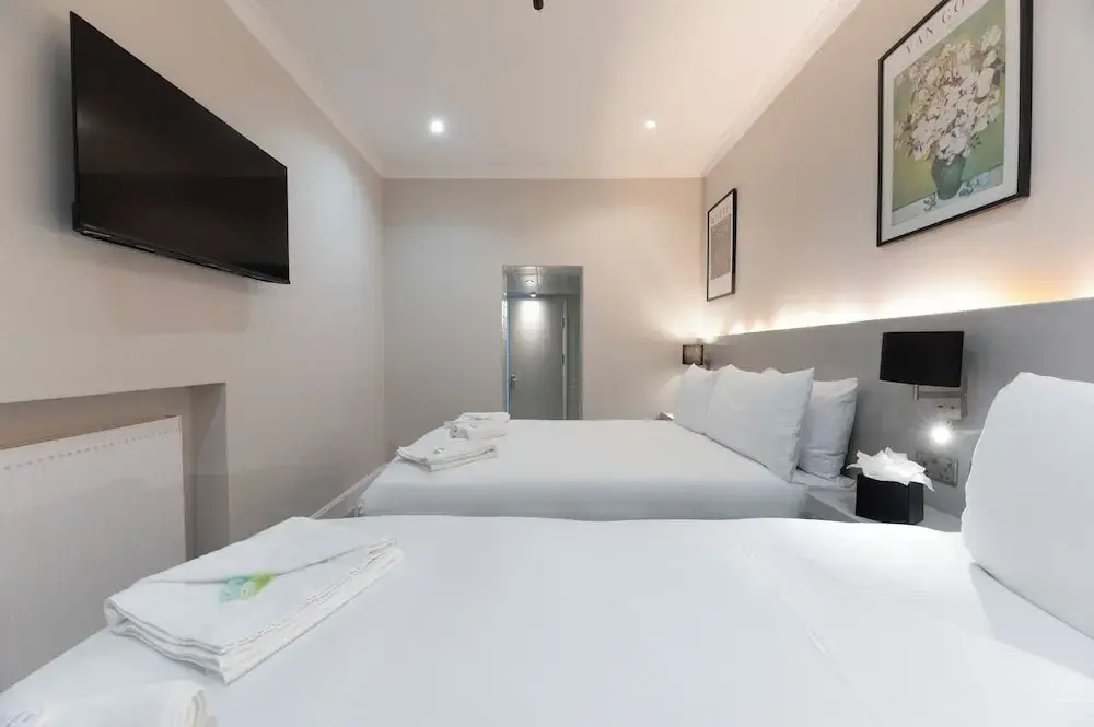 Marina Hotel London — фото