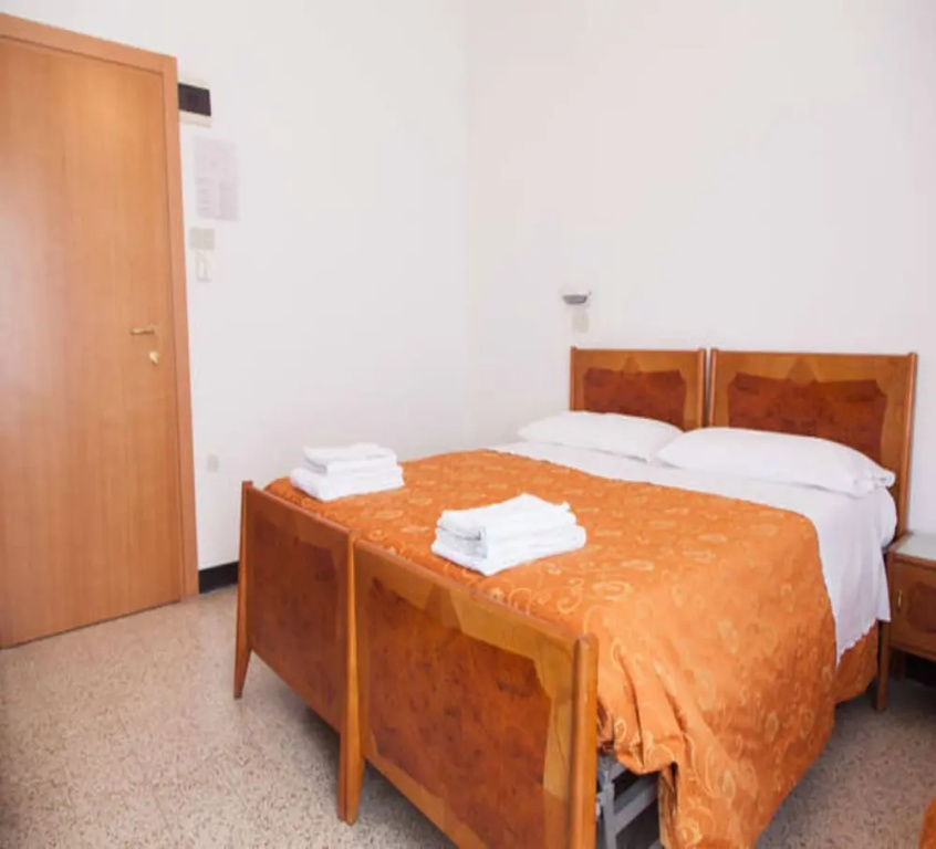 Standard Double room with balcony (full double bed)