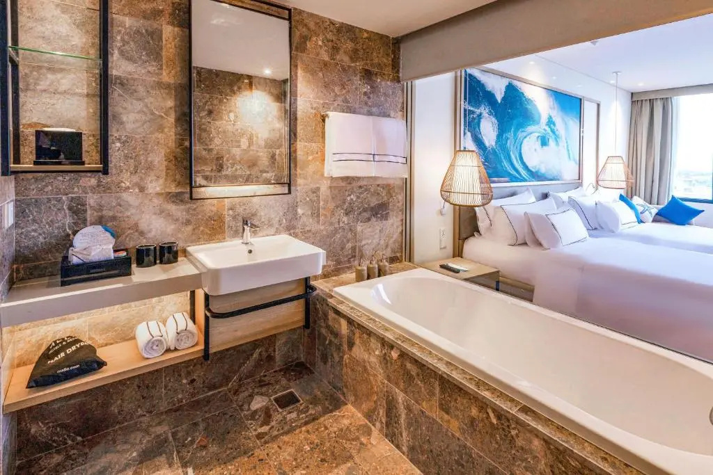Deluxe Double room (full double bed)