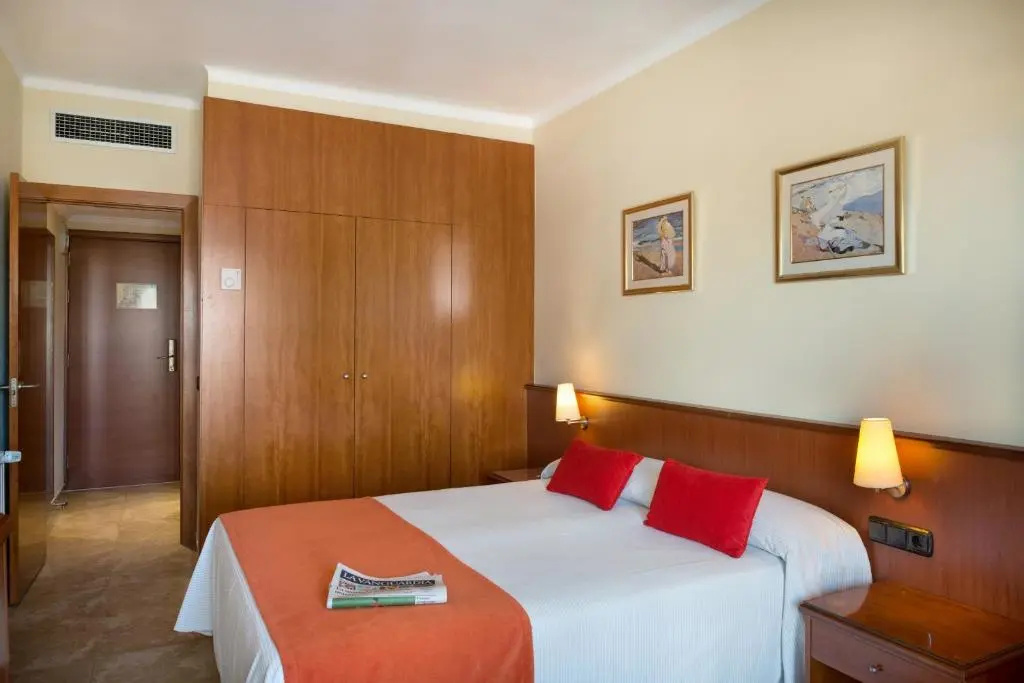 Standard Double room with partial sea view (full double bed)