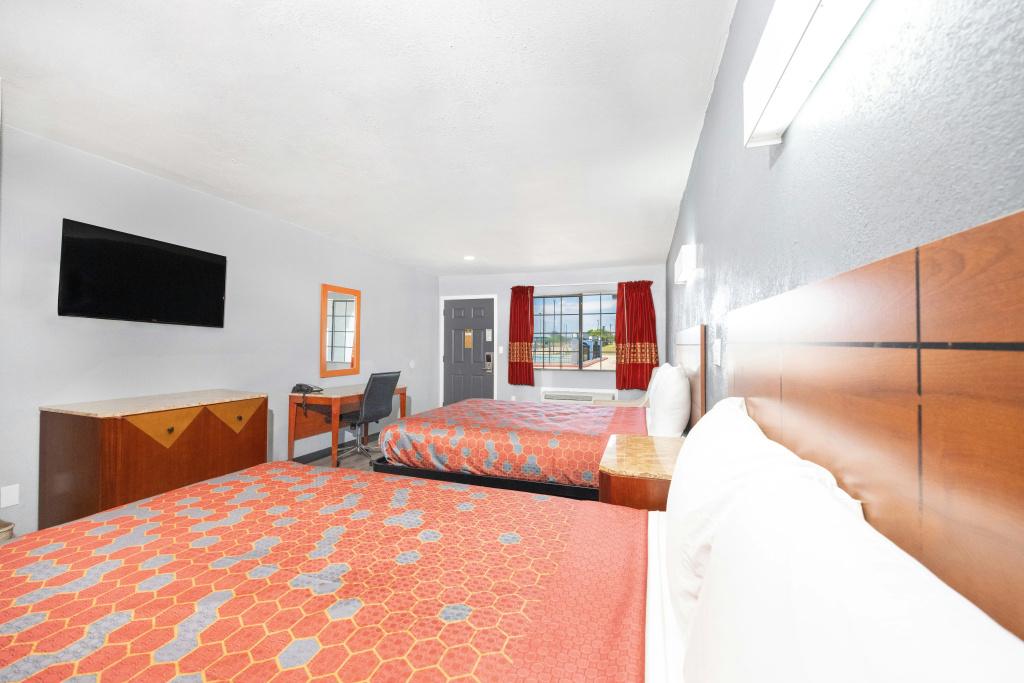 Executive Inn of Hondo — 3