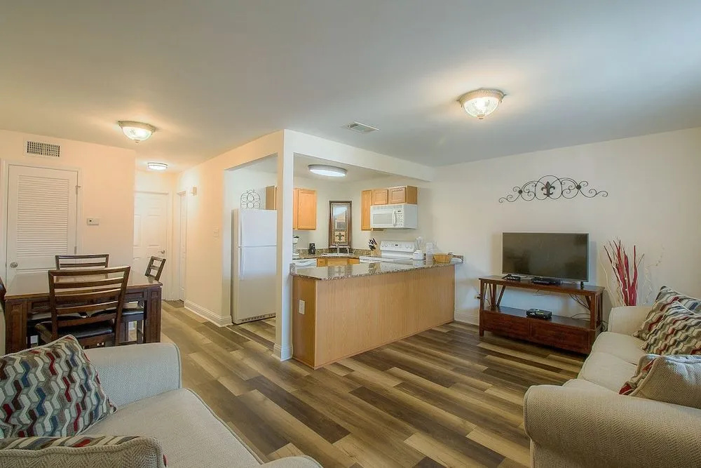 Oak Shores Condominiums