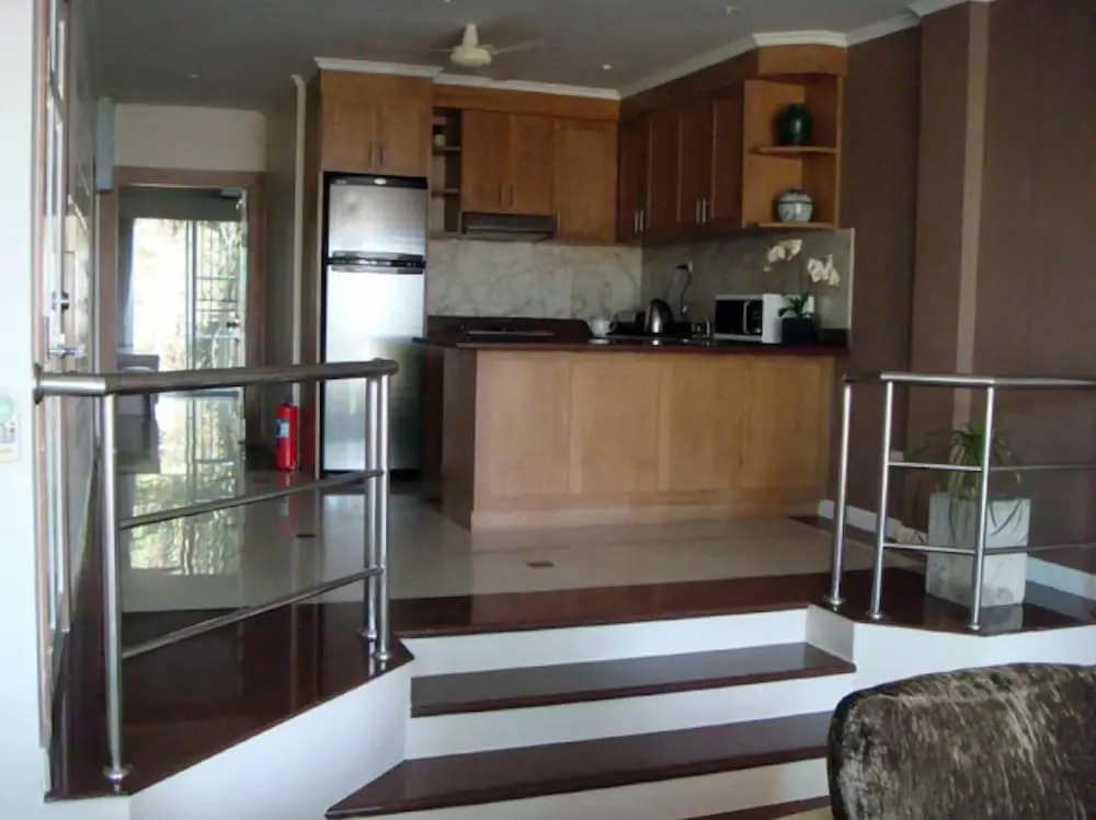 Апартаменты с 2 комнатами с балконом в Westbury Residence
