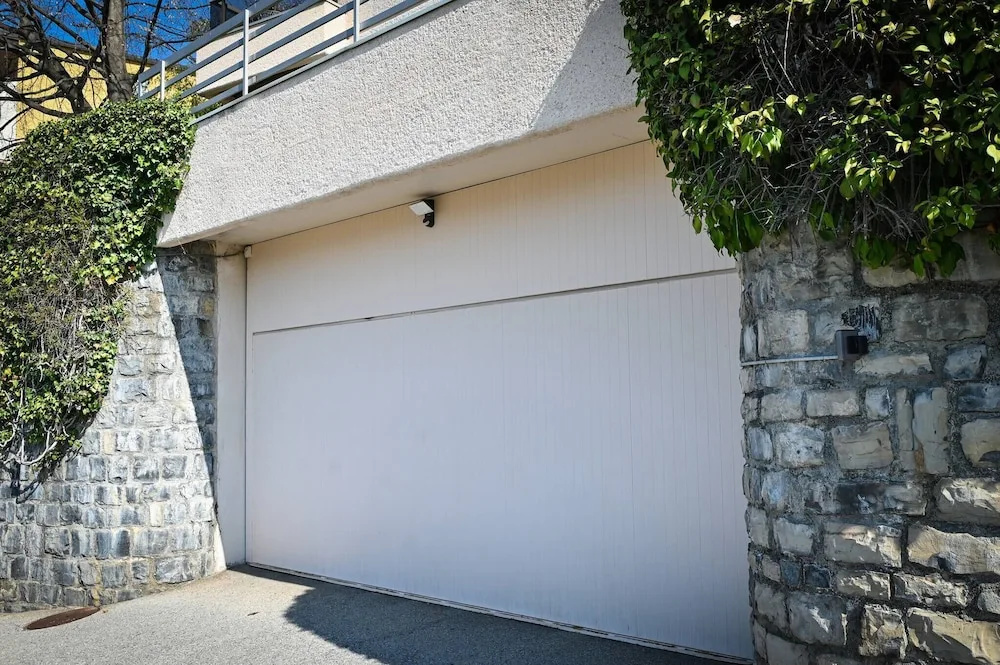 Serenity Lakefront 2 Bedrooms Retreat in Lugano