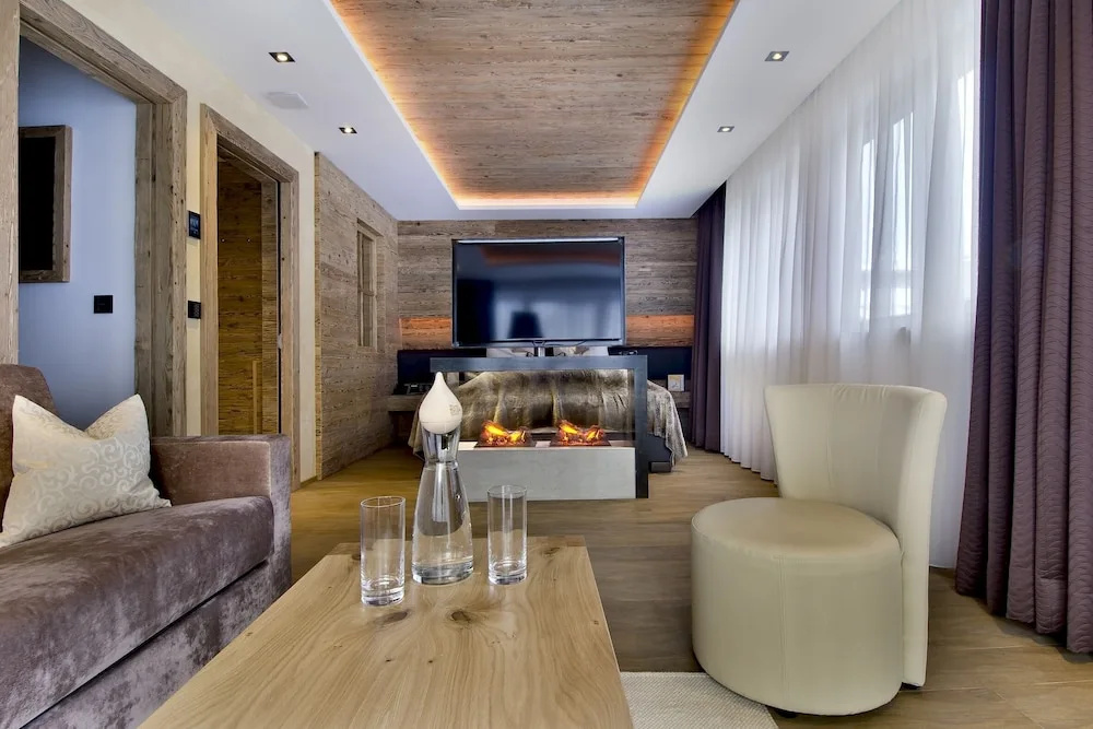 Luxury Suite