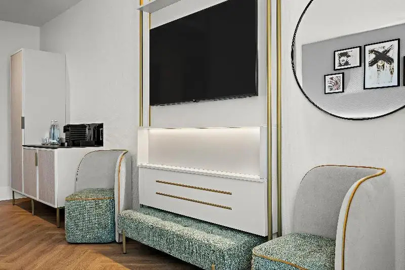 Comfort room