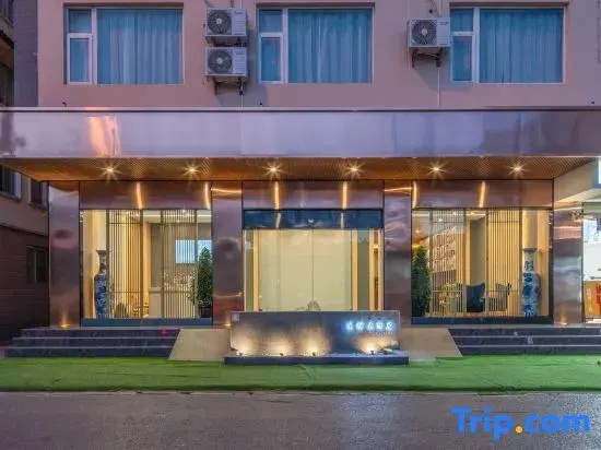 Yicheng Hotel (Lijiang Ancient City Airport Bus Station)