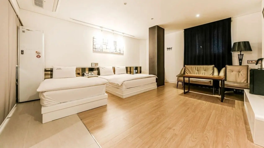Double Suite (twin beds)