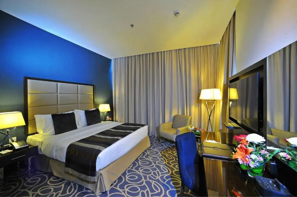 Deluxe Double room with city view (full double bed)