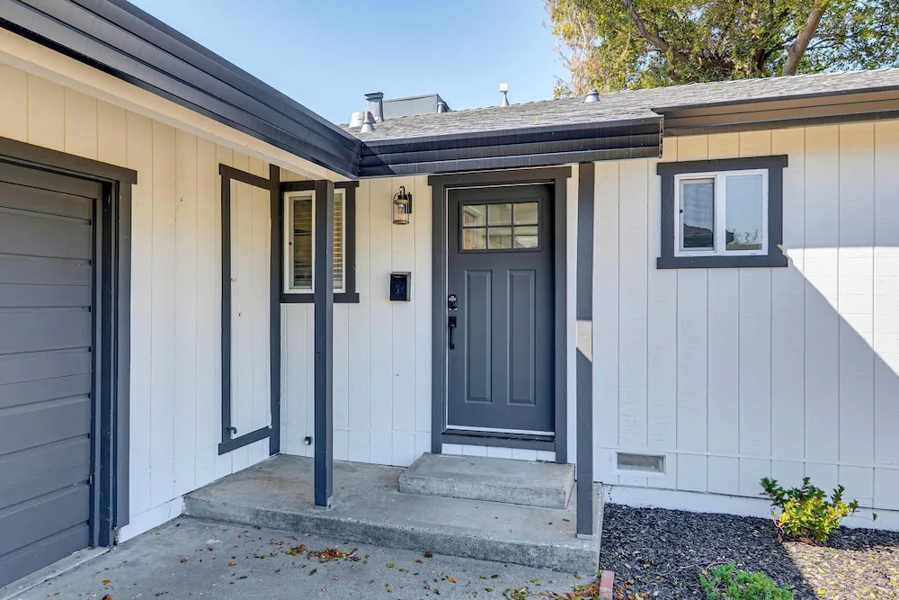 Pet-friendly Rental, Fenced Yard in Rancho Cordova