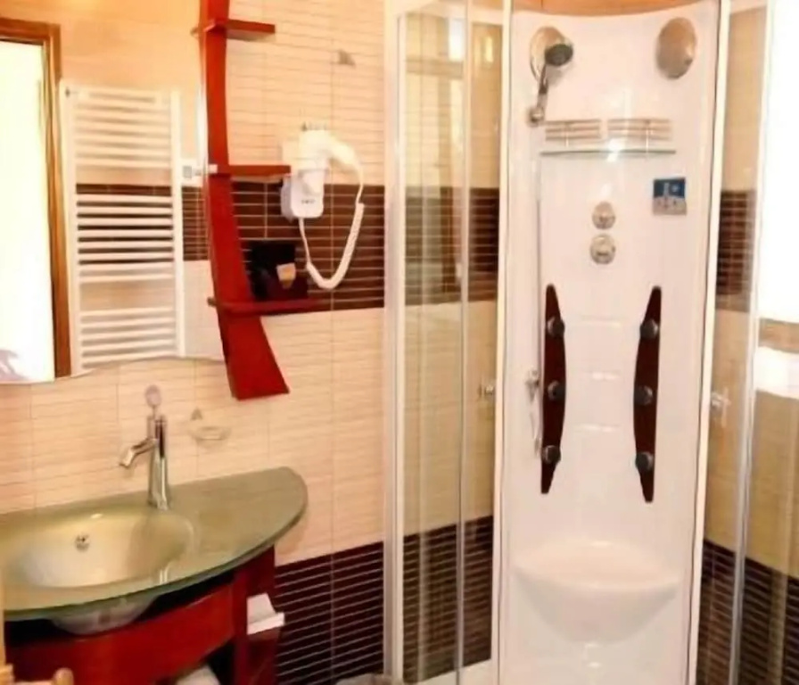 Marina Hotel - Restaurant - Chambres