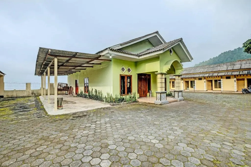 OYO 92406 Hotel Renata 1