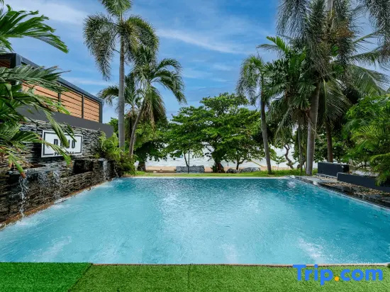 6 Bedroom Beachfront Villa