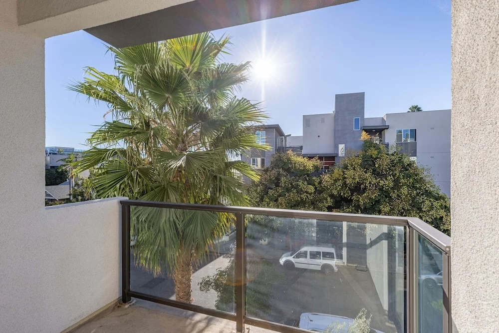 2br Furnished Apartment On Gordon St Hollywood 2 Bedroom Apts by RedAwning