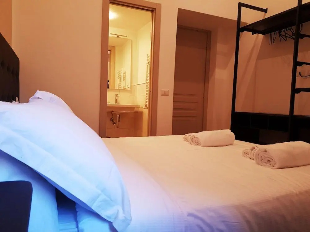 Cairoli Rooms