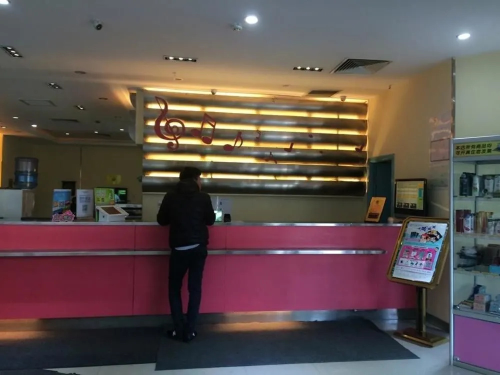 Lobby & Reception