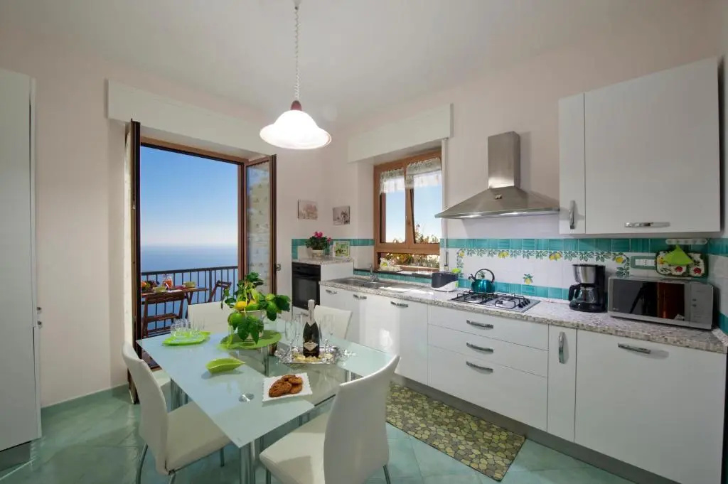 2 Bedrooms Apartment with balcony and with sea view