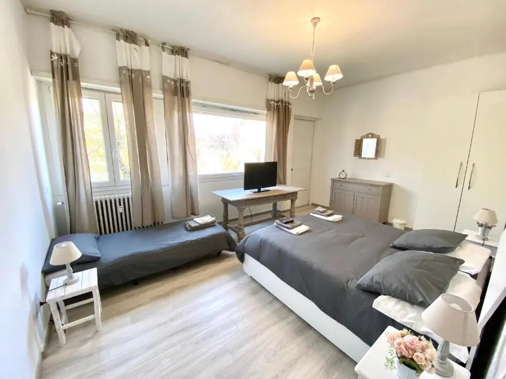 Standard Triple room