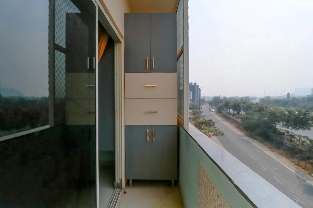 OYO 76456 Hotel Noida Hub 2