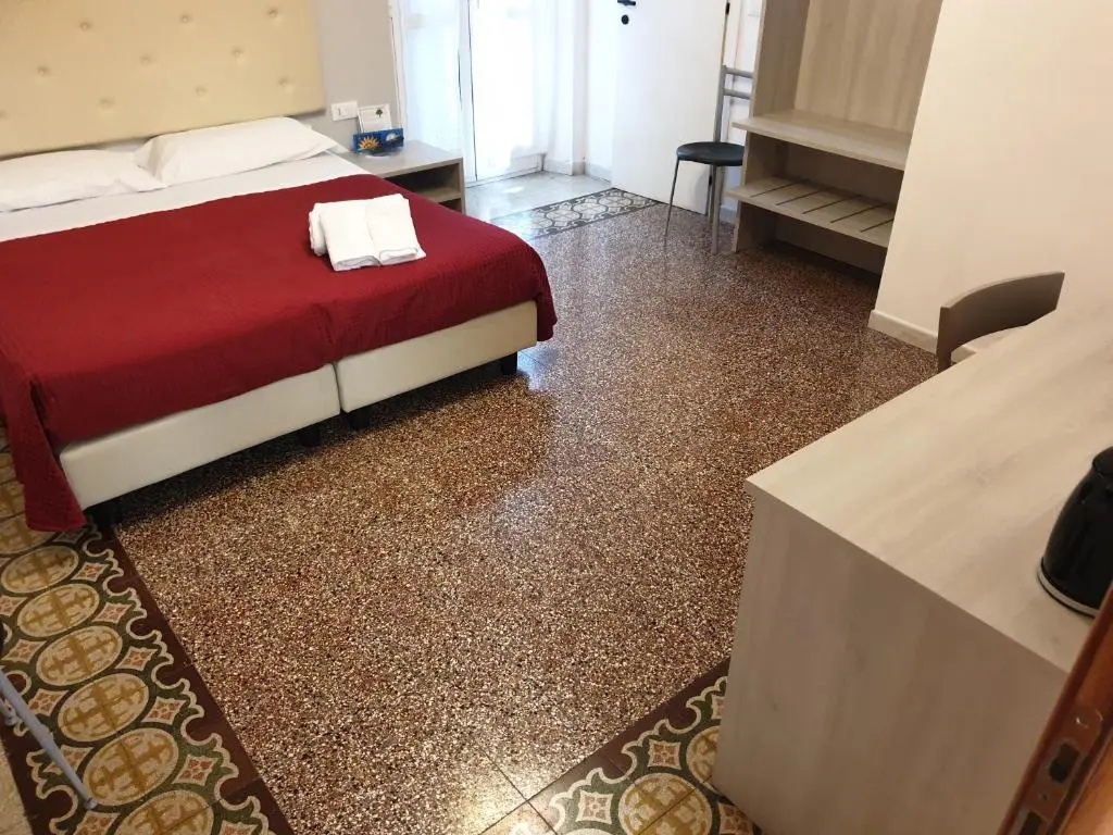 Double room with balcony (full double bed)