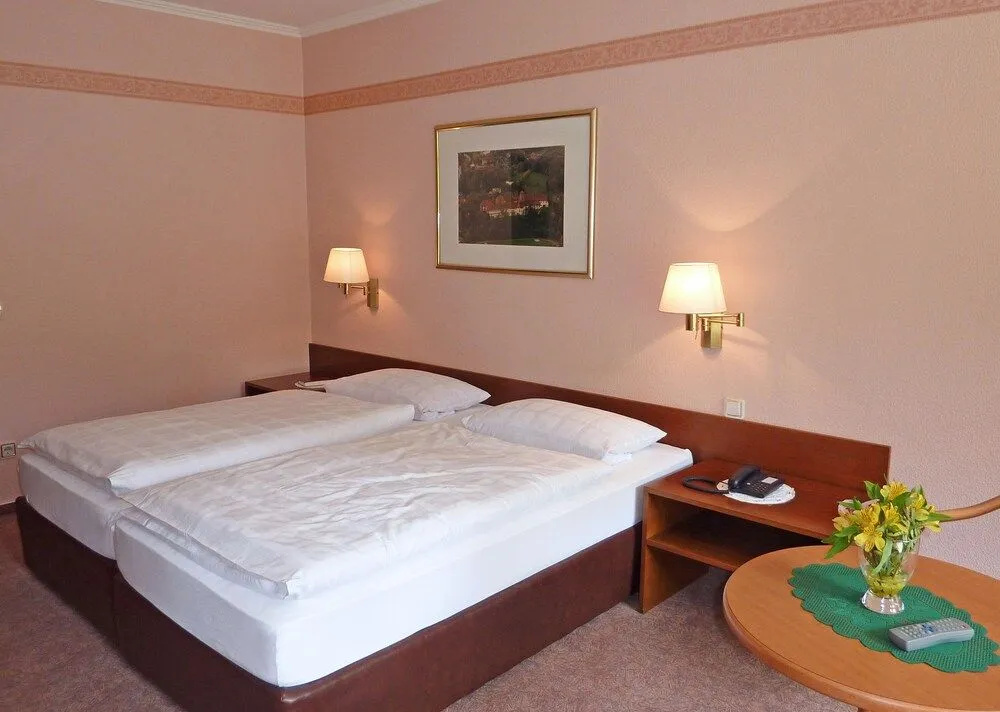 Waldhotel Felsenkeller — 3