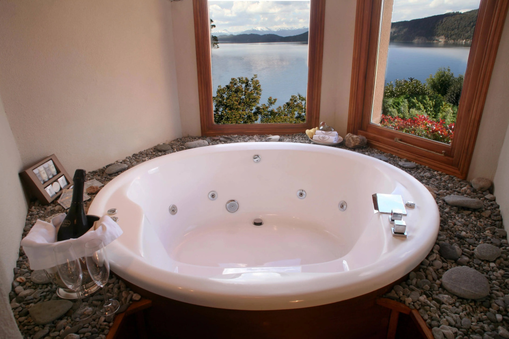 La Sirenuse Lake Resort