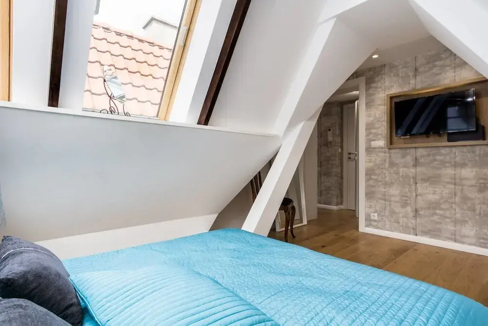 Apartment With Attic at Old Town