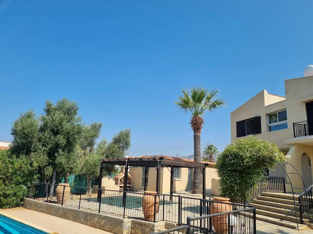 Impeccable 3-bed Villa in Tala - Paphos - фото 13